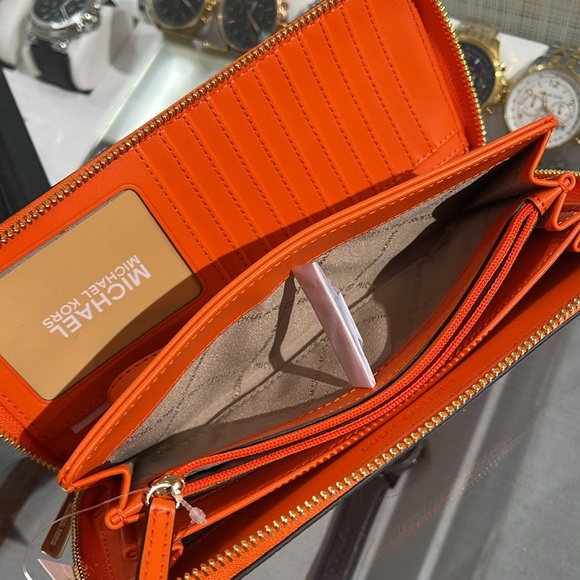 MICHAEL KORS JST
Leather Continental Wristlet Phone Case Wallet
Poppy
NWT - Picture 8 of 16